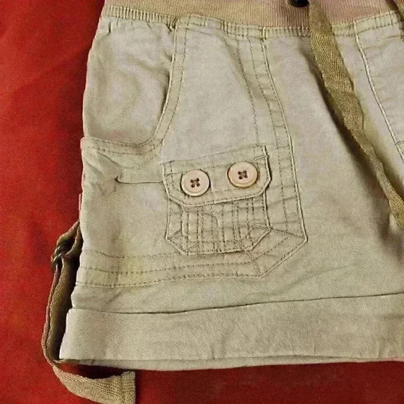 Authentic Petite Women Shorts Size 4P Beig… - Picture 6 of 8